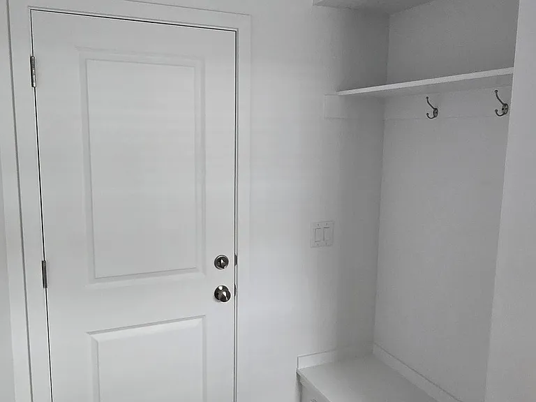 684 W Empress St — Photo 2