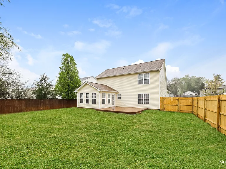 124 Dunbarton Ct — Photo 14