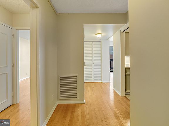 4th image of 3800 Fairfax Dr APT 1307