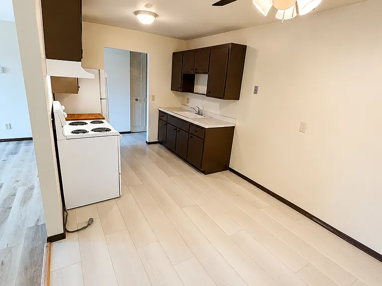 Hazelwood Apartments — Photo 47