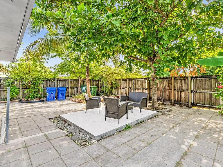 1517 NW 8th Ave #1517 — Photo 5