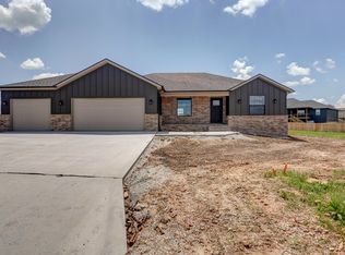 682 W Arbor Glenn Dr, Nixa, MO 65714