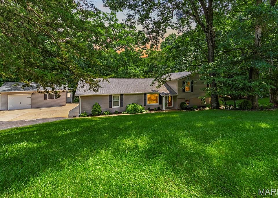 1st image of 12 Hickory Hill Dr