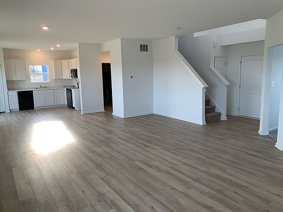 3rd image of 765 Capricorn Dr