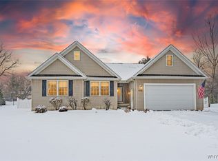 5544 Twilight Ln, Lockport, NY 14094