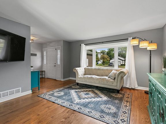 5th image of 17435 W Woodland Dr