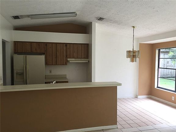 2nd image of 1429 Foxwood Dr