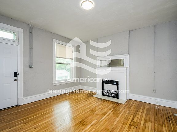 1057841_003_wm_-_living_room_12906465.jpg
