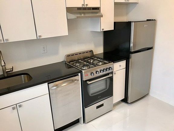 2nd image of 3120 32nd St APT 1C