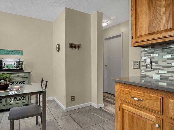4th image of 35 Brown Dr