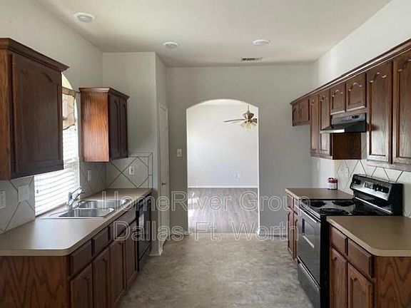 5th image of 1109 Sweetwater Dr