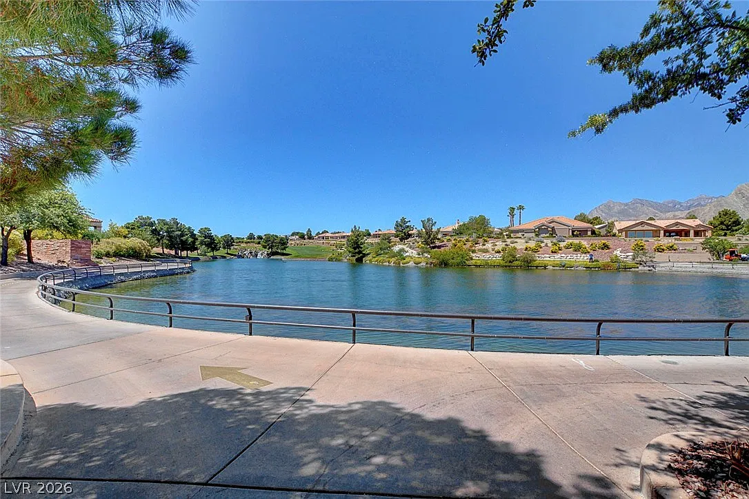 2 bed, 2.0 bath, 1021 sqft, $1,950 — Photo 3