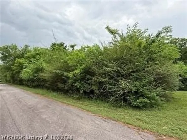 Gladstone Ave, Poteau, OK 74953