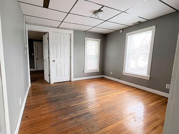 3rd image of 7 Amsbry St #2