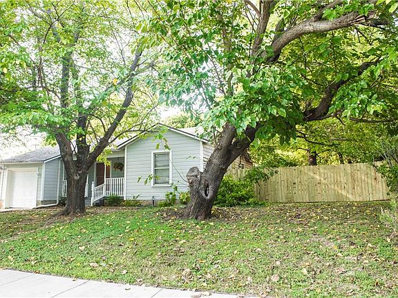 5th image of 5025 Doyle St