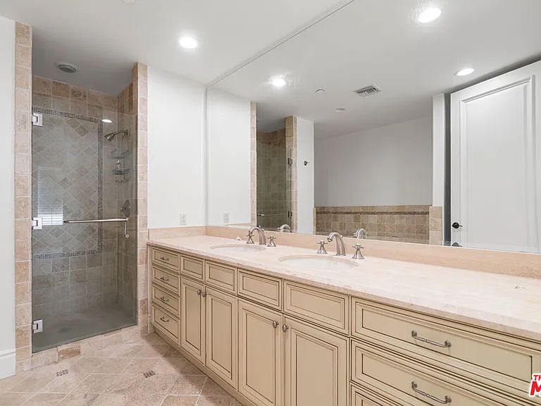 137 S Spalding Dr #304 — Photo 18