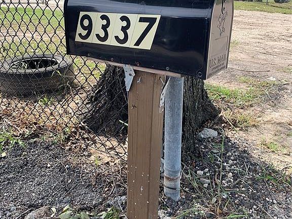 4th image of 9337 Veterans Memorial Dr