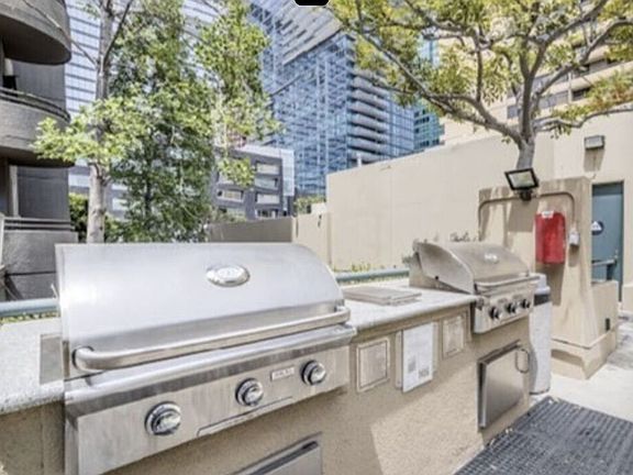 2nd image of 600 W 9th St APT 707