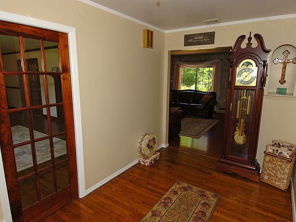 3rd image of 81 Suffolk Ln