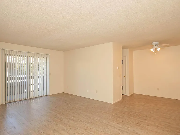 Vantage Pointe West — Photo 15
