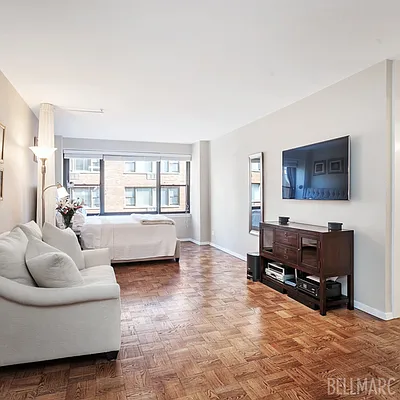 Sold by Bellmarc Realty | media 6