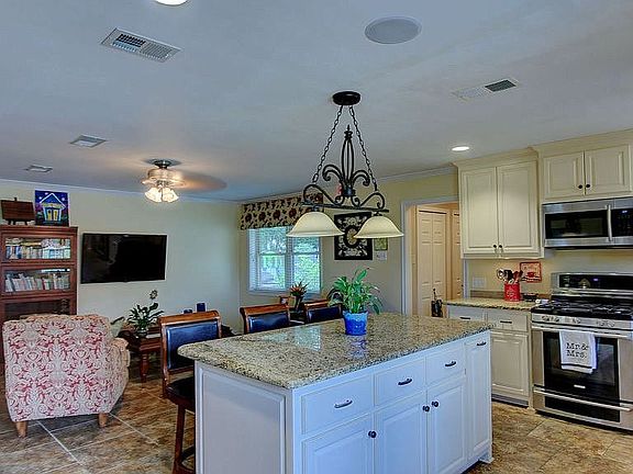 5th image of 1308 Park Dr