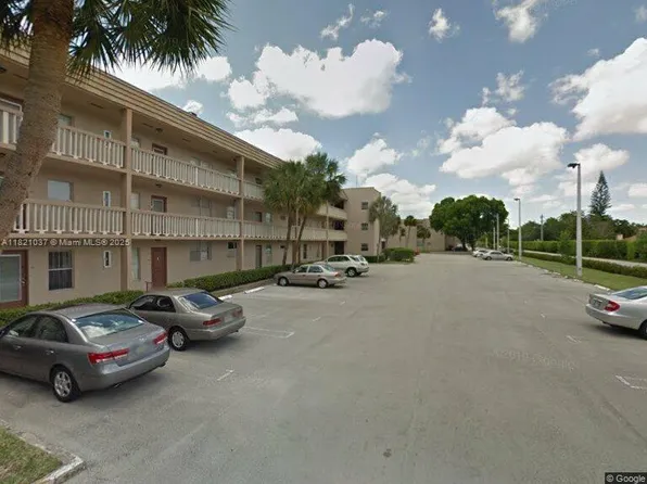5841 NW 61st Ave APT 310, Tamarac, FL 33319