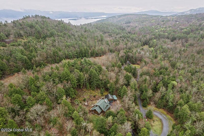 5th image of 33 Deer Creek Road