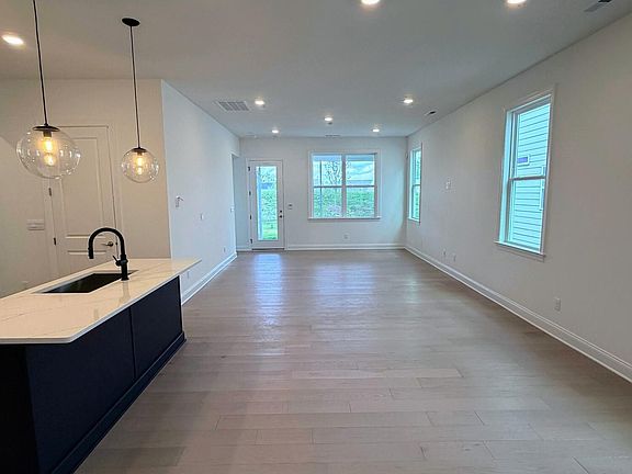 5th image of 2032 Abbeyhill Dr #100