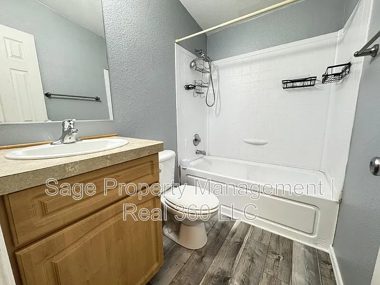 4879 N Monterey Dr — Photo 11