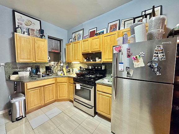 3rd image of 79 Underhill Ave APT 1L