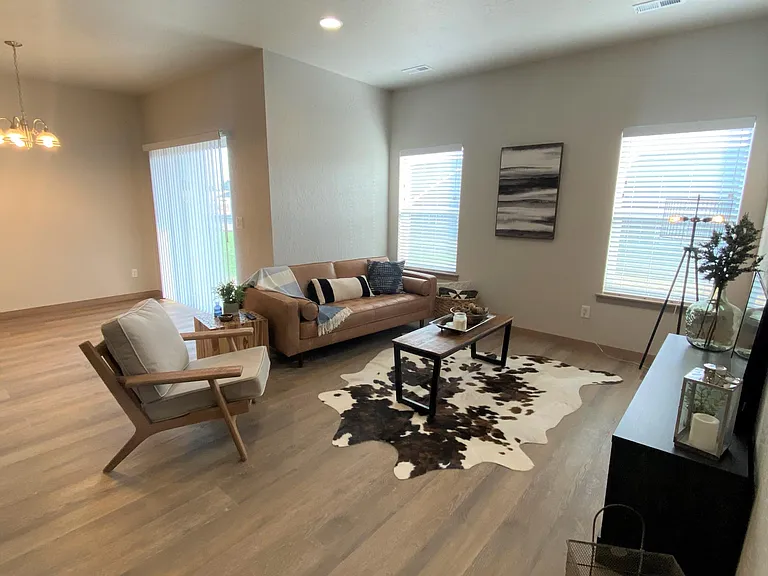 West Meadows Villas — Photo 8