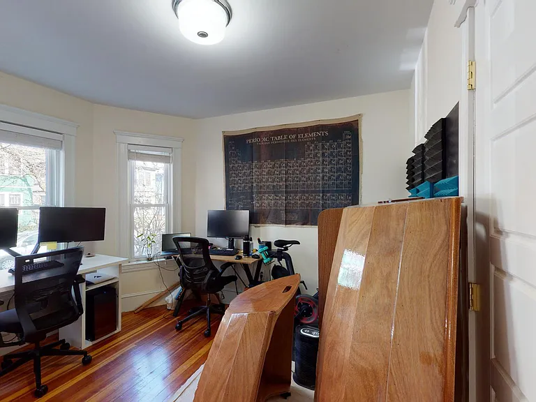 652 Green St — Photo 8