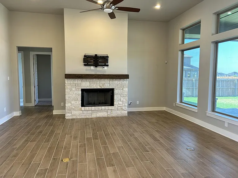 6426 Clayton Ct — Photo 7