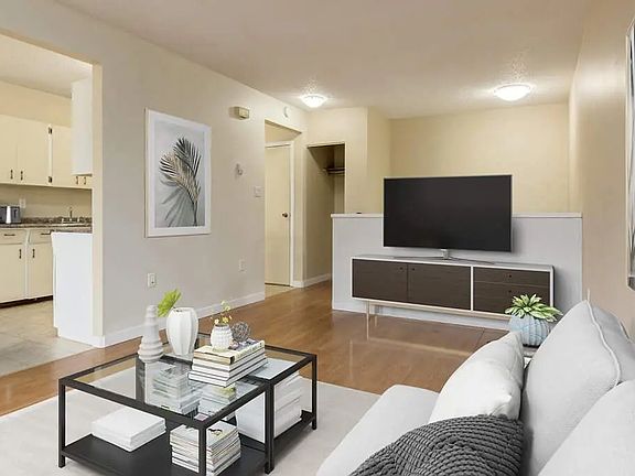 4th image of 2504 Thompson Cres SE #3