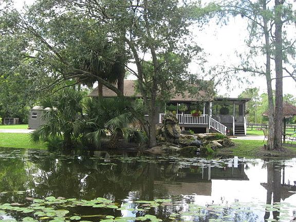3rd image of 16112 Okeechobee Blvd