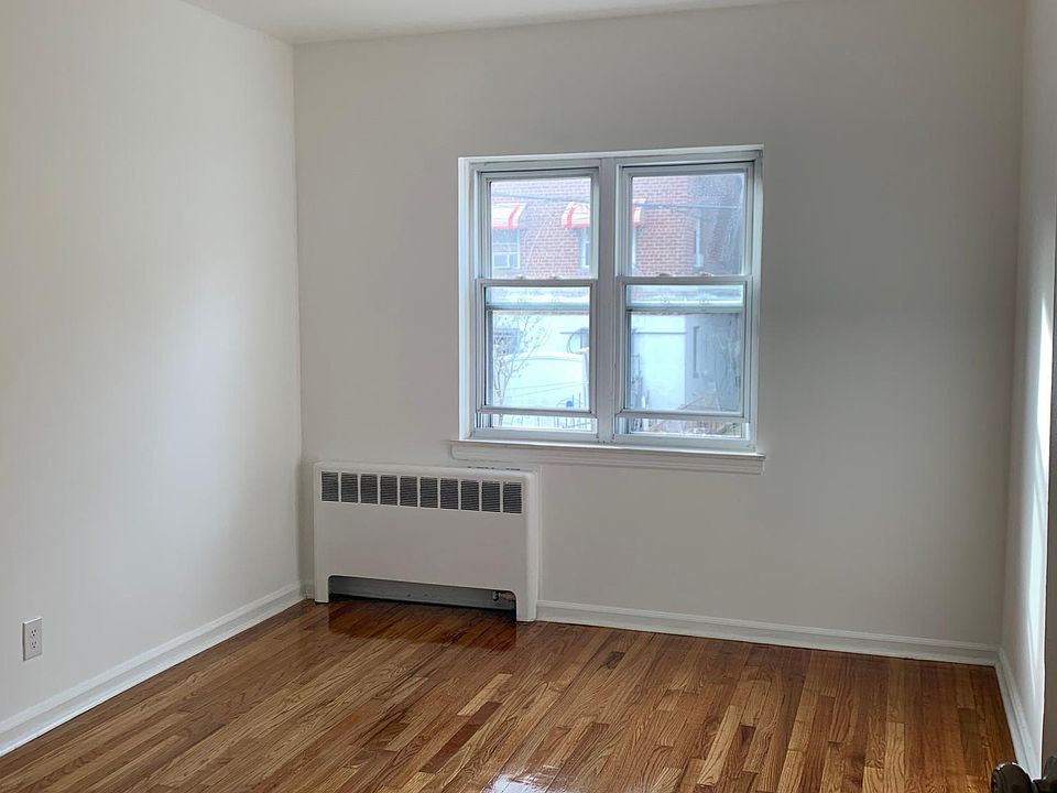 2nd image of 2423 Young Ave #1
