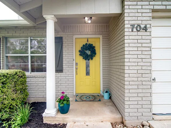 704 Sunset St, Fredericksburg, TX 78624