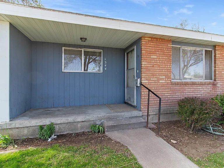 1344 Elmwood Cir — Photo 3