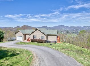 61 Morning Mist Ln, Waynesville, NC 28785