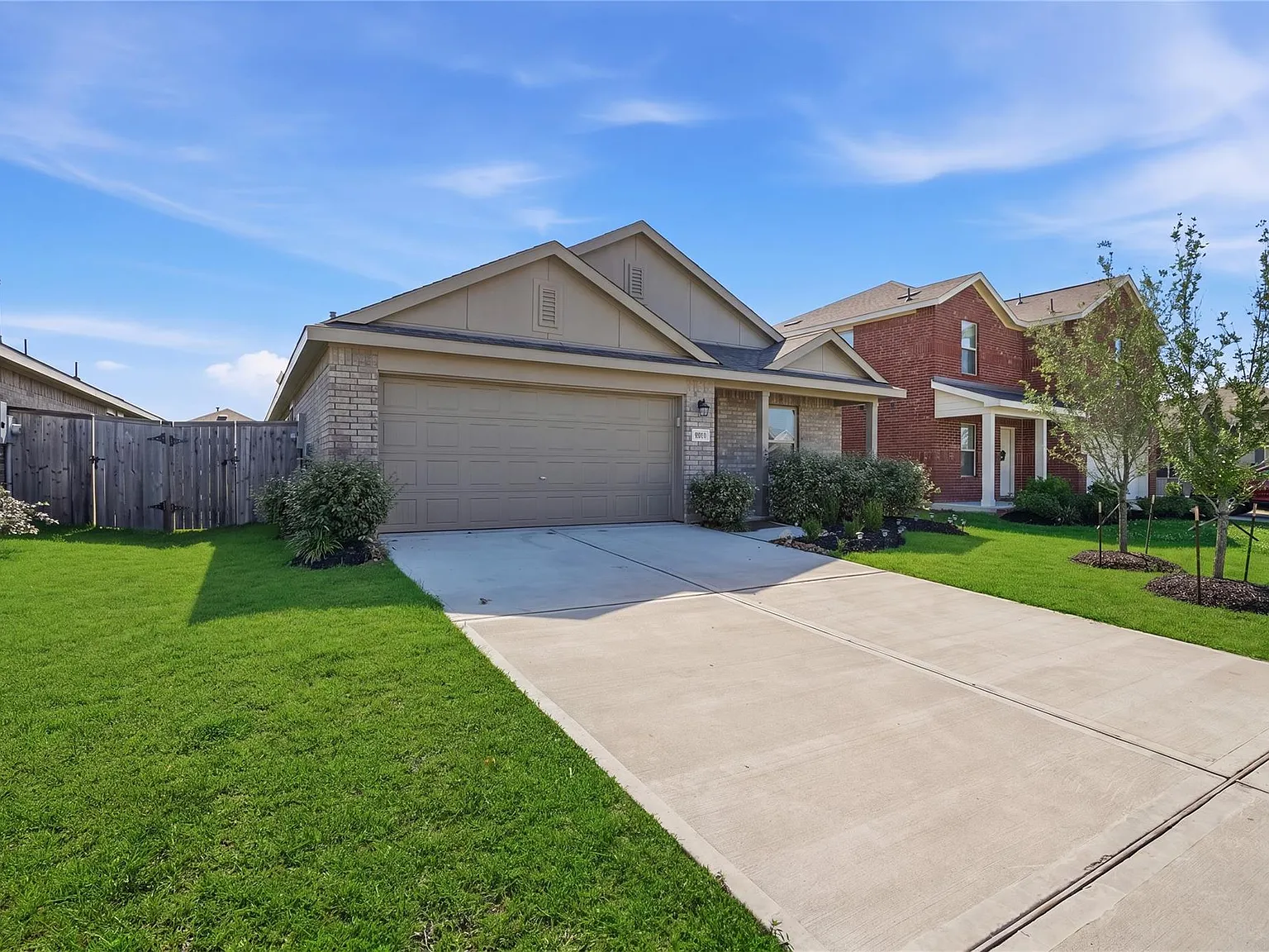 4 bed, 2.0 bath, 1730 sqft, $2,200 — Photo 2