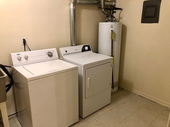 4th image of 1544 Hanover St #1