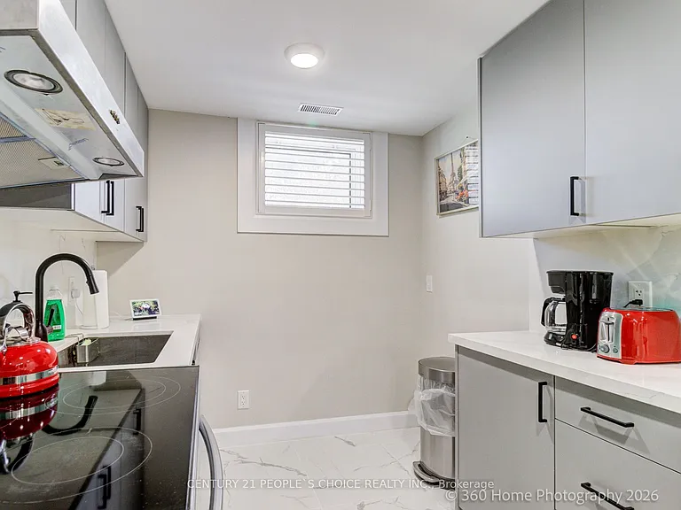 37 Bentworth Ave #LOWER — Photo 11