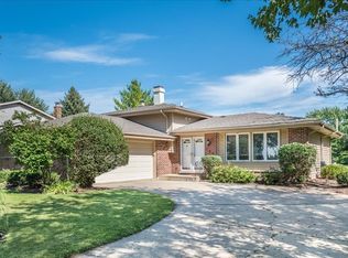 6S105 Lakewood Dr, Naperville, IL