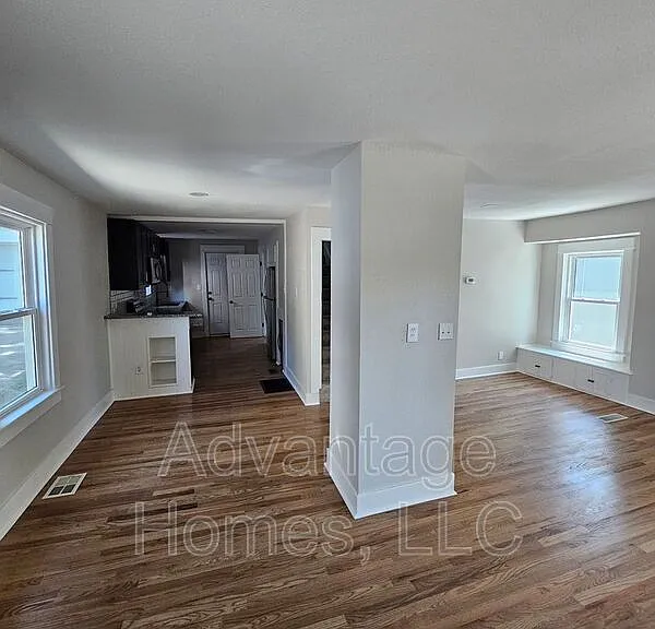4619 Bell St — Photo 4