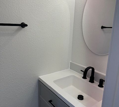 5th image of 102 El Verano Ct