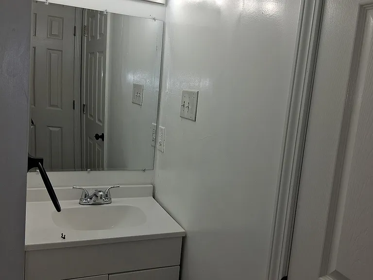 150 Villa Ct #150 — Photo 6
