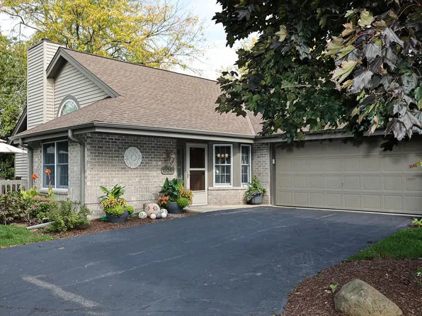 1924 Springbrook NORTH North #A, Waukesha, WI 53186