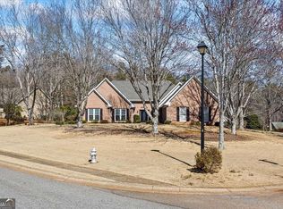 1605 Hawthorne Trce, Cumming, GA 30040