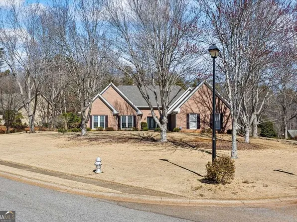 1605 Hawthorne Trce, Cumming, GA 30040